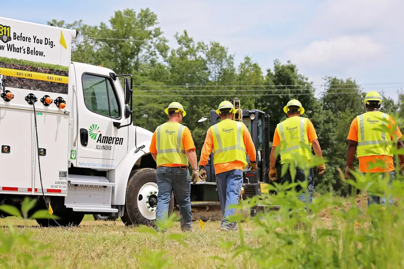 Ameren Ilinois workers walking away